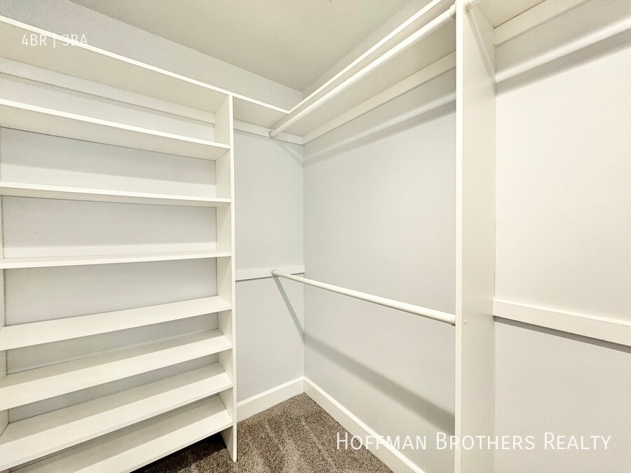 Building Photo - 6032 Romaine St