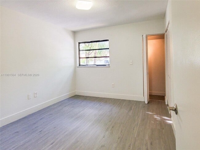 Building Photo - 1901 NW S River Dr