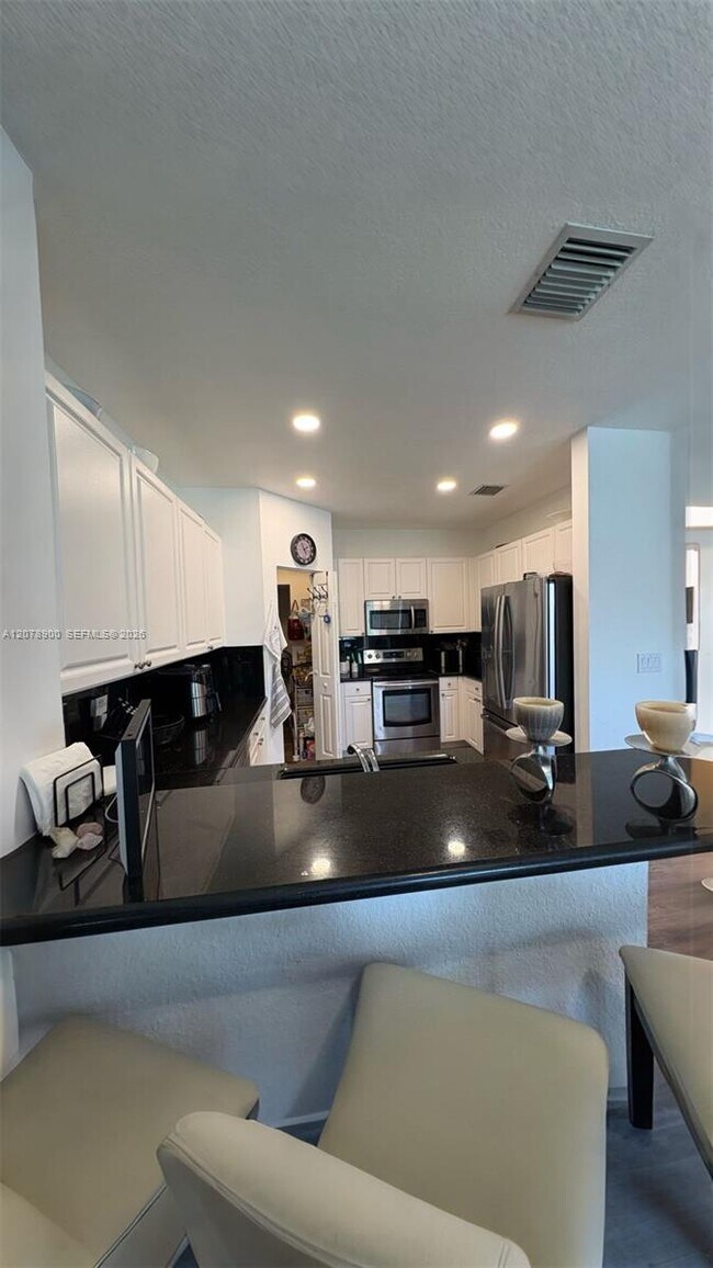 Building Photo - 6691 NW 107 Ct