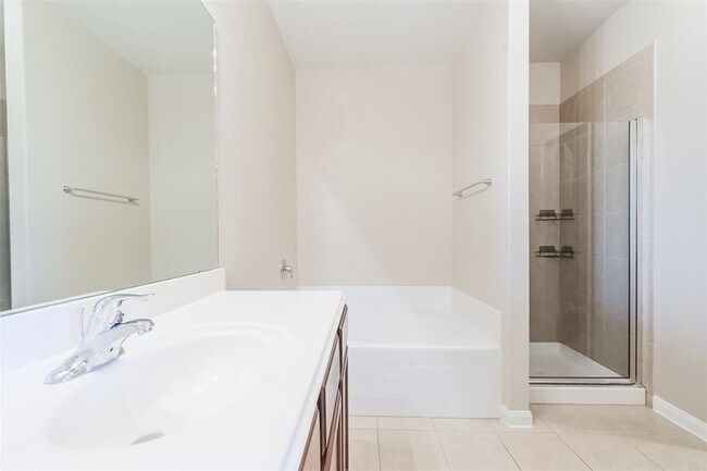 Building Photo - 5114 Harbor Palm Dr