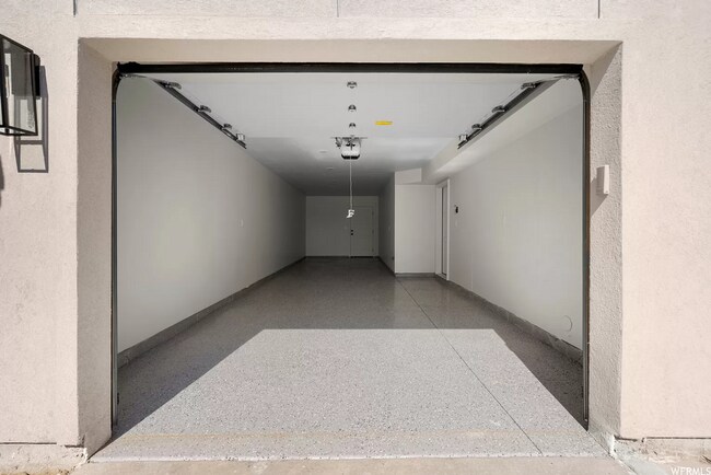 Building Photo - Beautiful Townhome 4 bd & 3.5 bath in American Fork