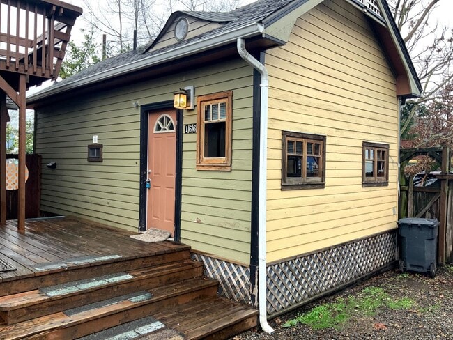 Building Photo - 1 Bedroom House in the Whit