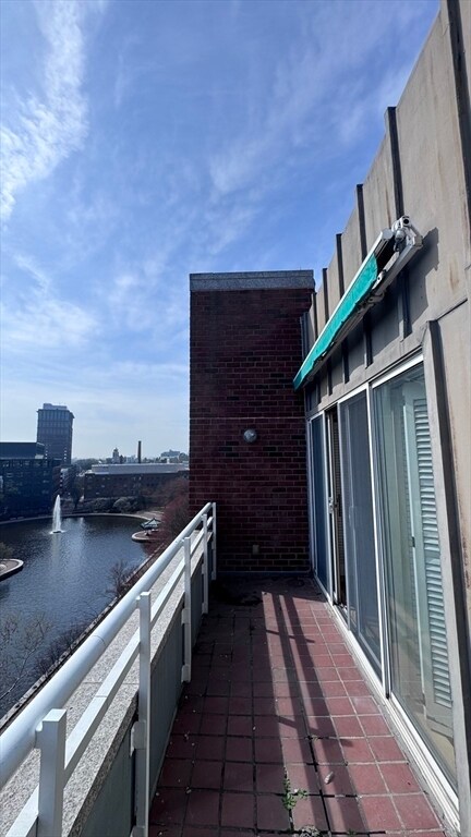 Building Photo - 6 Canal Park