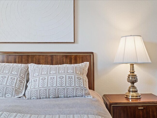 Building Photo - 349 Almond Way