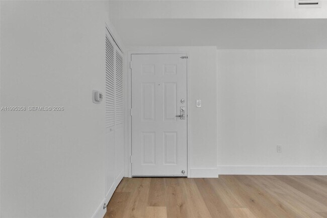 Building Photo - 1155 Brickell Bay Dr