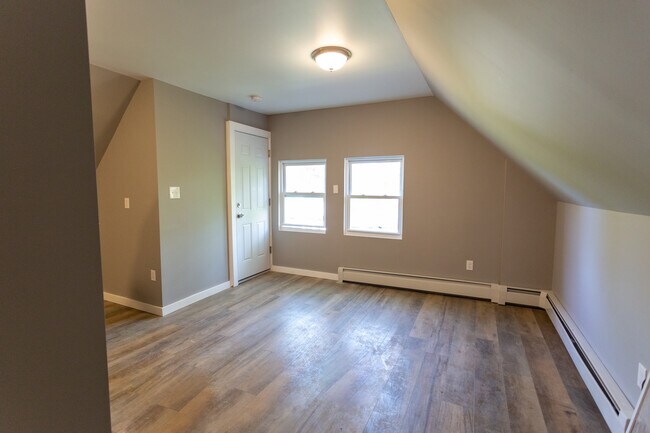 Building Photo - 366 Sigourney Street