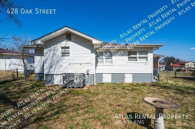 Building Photo - 428 Oak St