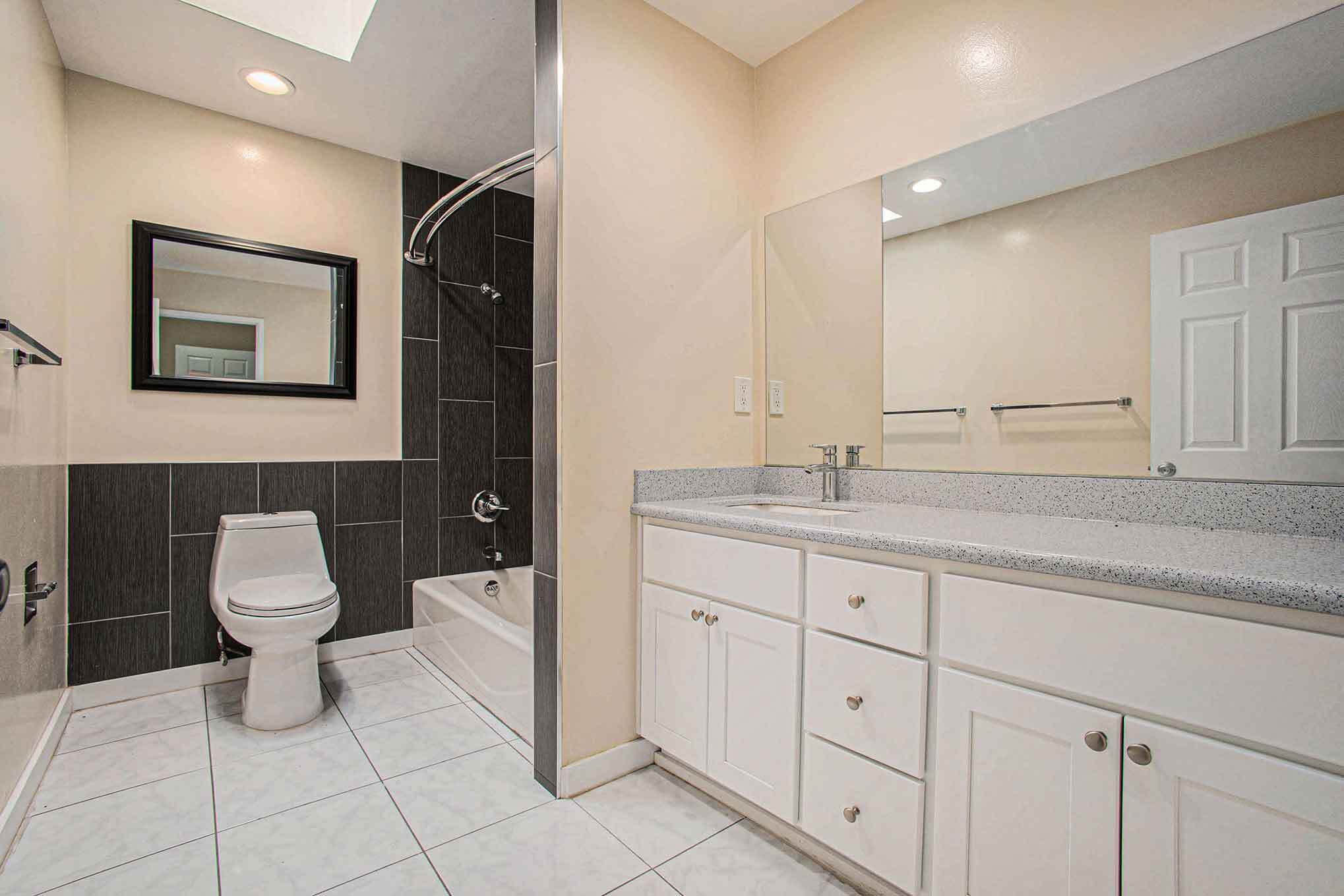 Building Photo - 1709 Pacific Ave