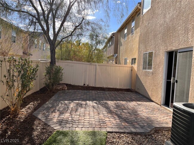 Building Photo - 8439 Quarentina Ave
