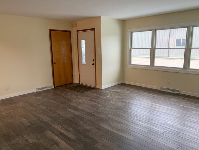 Building Photo - 1044 Park Ave