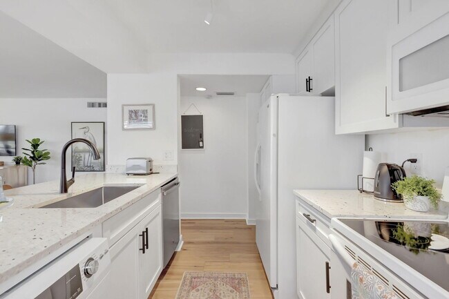 Building Photo - 334 Brackenwood Cir