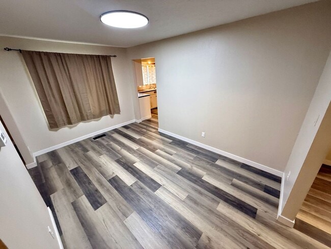 Building Photo - Orchards Home with a View