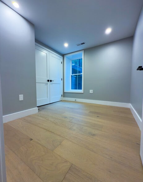 Bedroom 1 - 21 High St