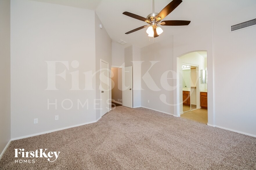 Building Photo - 13414 W Port Royale Ln