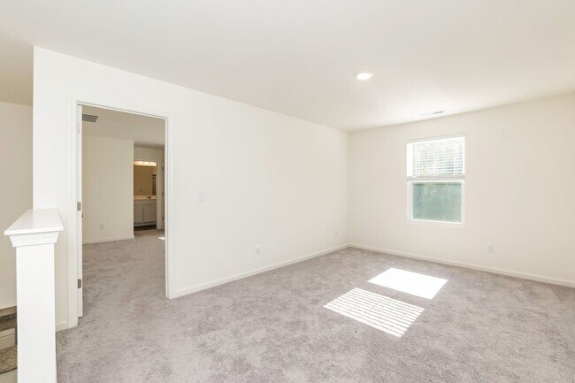 Building Photo - Spacious 4-Bedroom Home with Open Layout