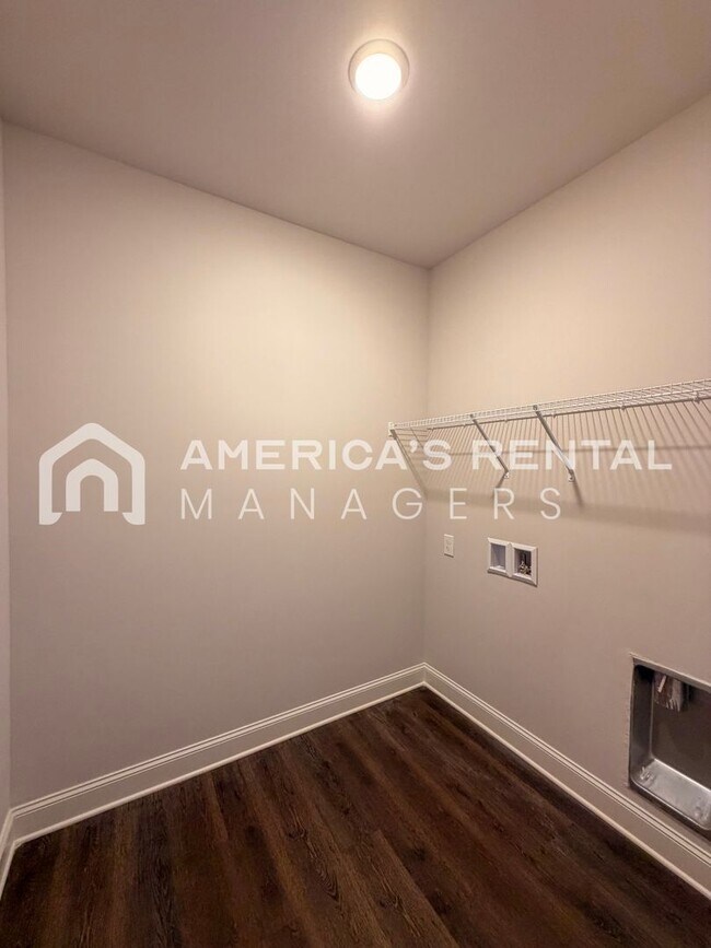 Building Photo - Elegant 4 Bedroom Retreat in Meridianville!