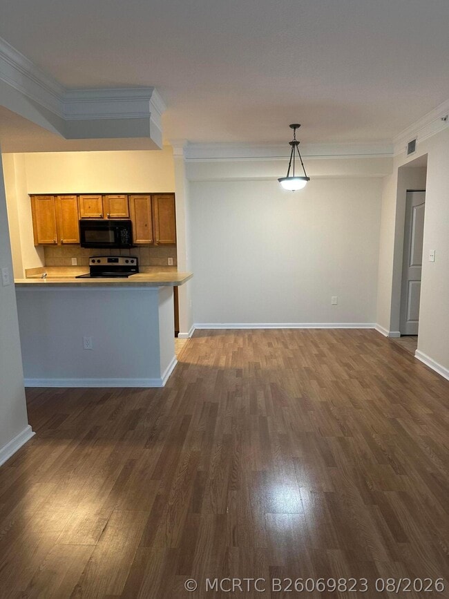 Building Photo - 9857 Baywinds Blvd