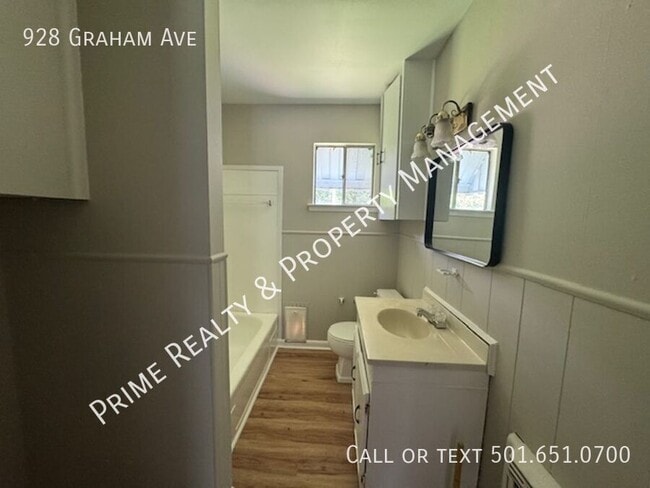 Building Photo - 928 Graham Ave