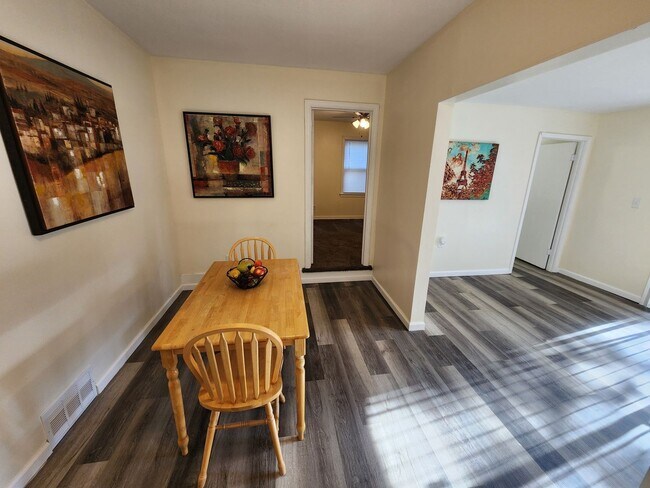 Building Photo - Beautiful remodeled 3BR, 1.5 Bth with garage and fenced backyard with newer stainless appliances