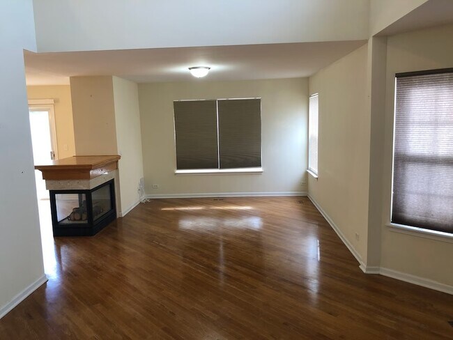 Building Photo - 611 Arrowwood Ct