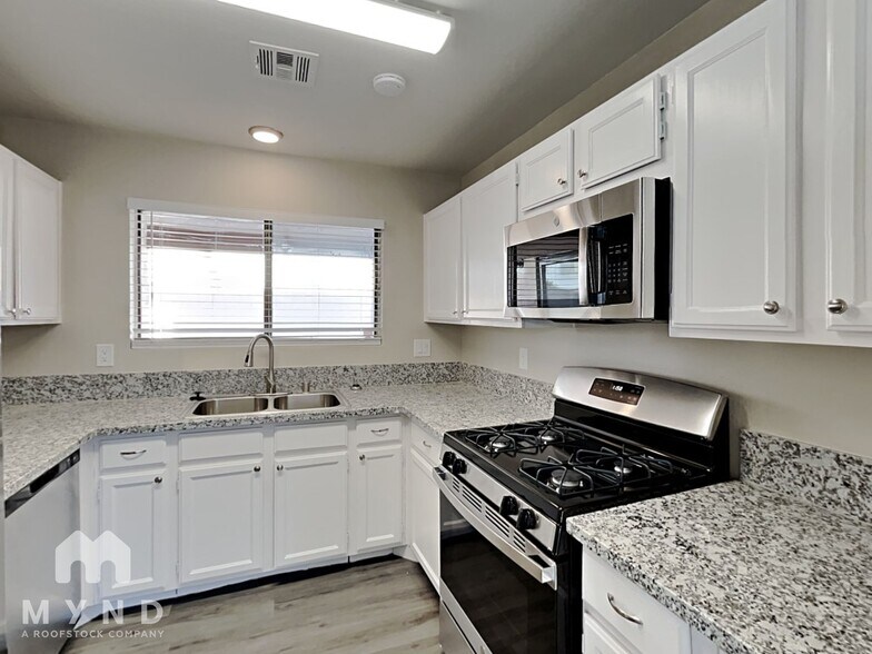 Building Photo - 6824 W Sheffield Dr