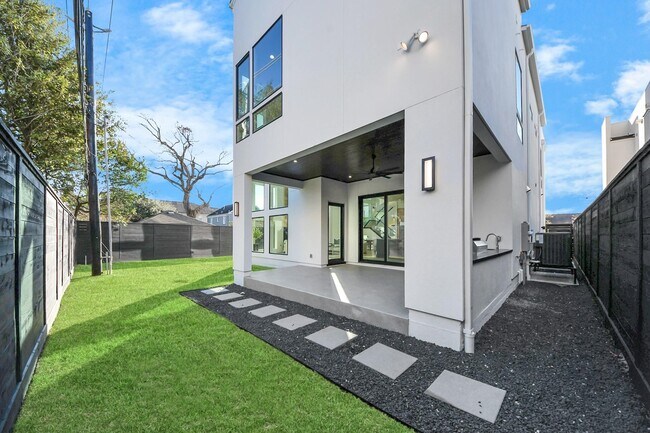 Building Photo - 2232 Swift Blvd