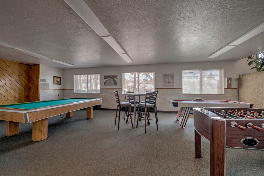 Building Photo - 1033 Straight Creek Dr