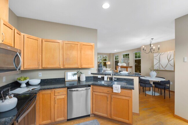 Building Photo - Beautiful End-Unit Townhome in Highland Parc | Water & Sewer Included!- AVAILABLE NOW FOR RENT!!