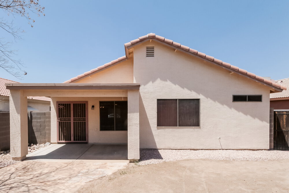 Building Photo - 1069 E Nardini St