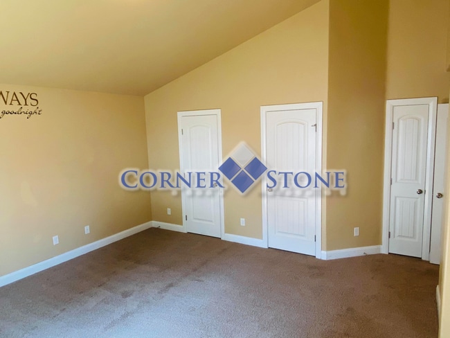 Building Photo - Middleton Home with Community Pool!