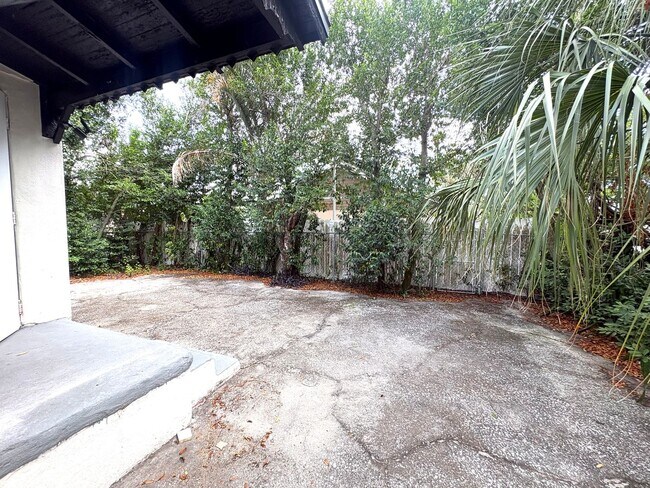 Building Photo - 3/2 Historic Home Available NOW!