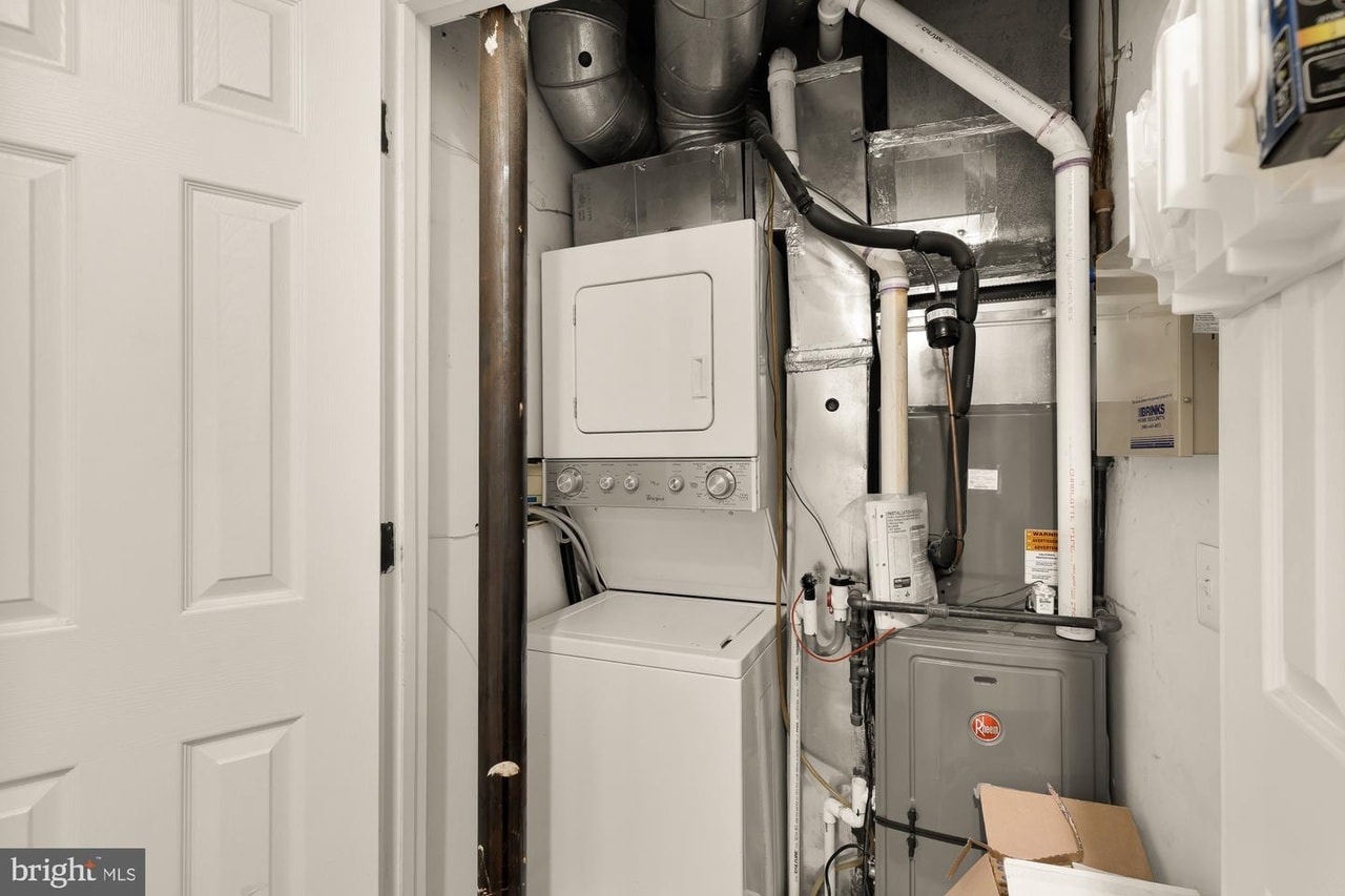 Building Photo - 1512 Park Rd NW