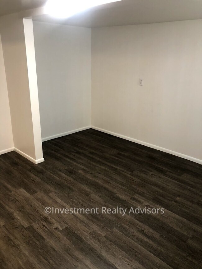 Building Photo - 2 bed 1 bath Basement Apartment in Sandy!