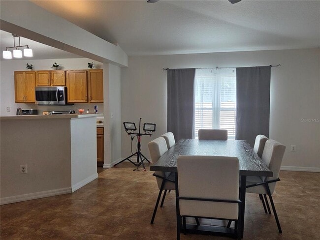 Building Photo - 2215 Kingscrest Cir