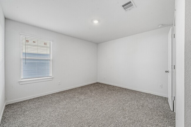 Building Photo - 3919 Langridge Dr