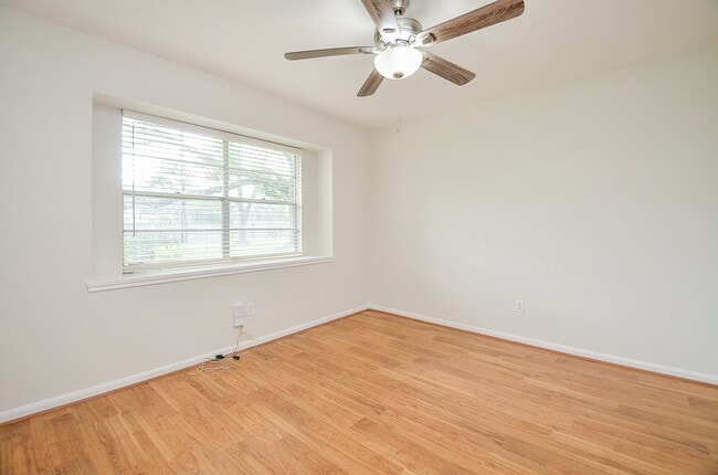 Building Photo - 7719 Lacy Hill Dr