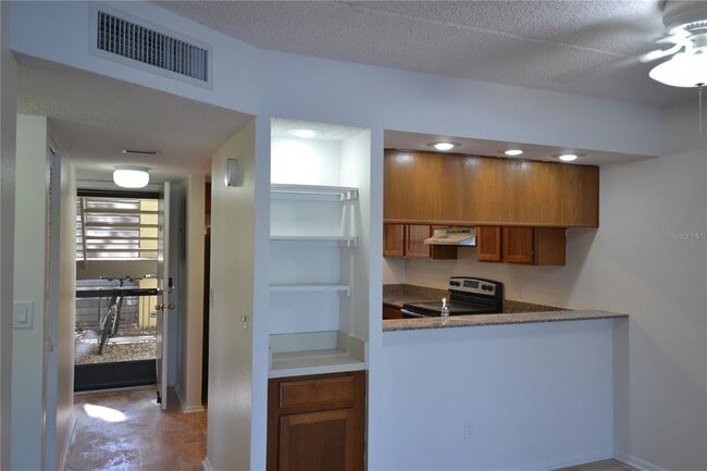 Building Photo - 209 Woodlake Wynde