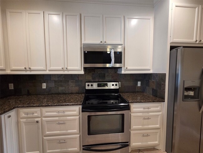 Building Photo - 928 Runneburg Rd