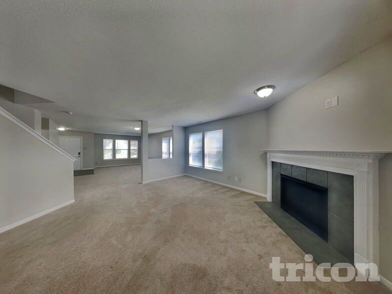 Building Photo - 9899 Olympic Cir