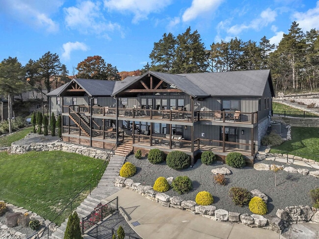 Building Photo - 201 Shady Ozark Ln