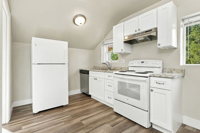 Building Photo - 2943 Porter Ave