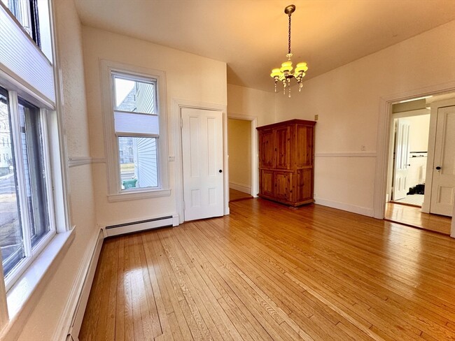 Building Photo - 209 Walnut St