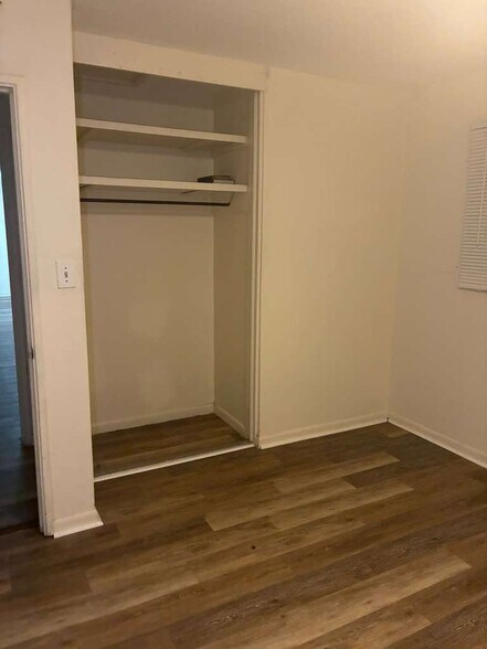 Building Photo - 228 Melrose Dr