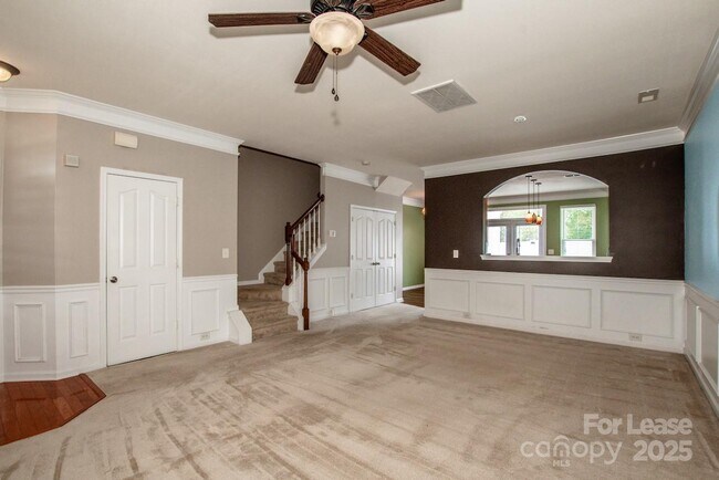 Building Photo - 9366 Greenheather Dr