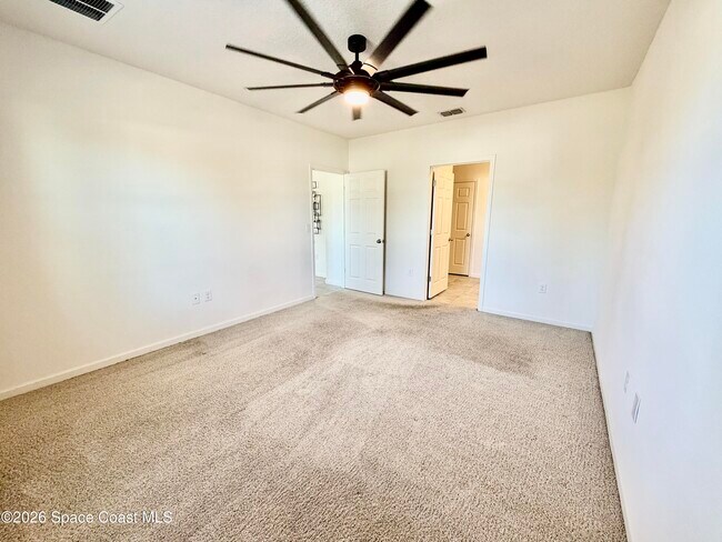 Building Photo - 388 Coyote Dr