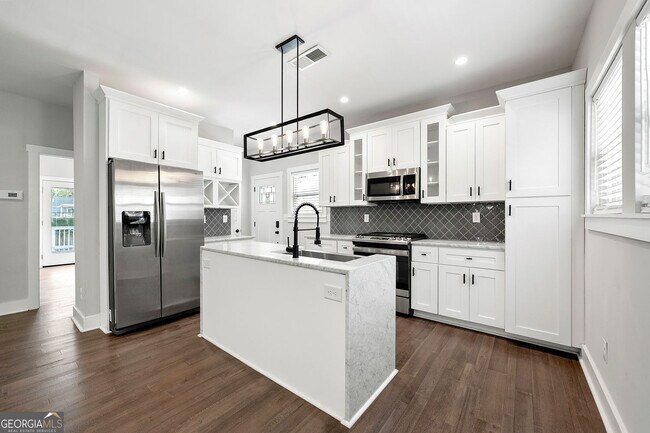 Building Photo - 1382 Westboro Dr SW