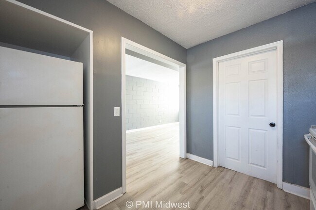 Building Photo - Charming 2 Bed, 1 Bath Apartment in Indian...