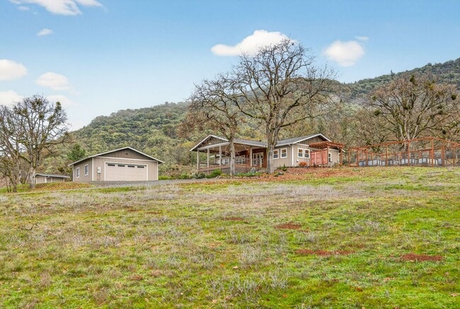 Building Photo - 860 Humbug Creek Rd