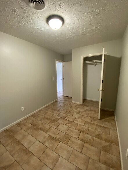 Building Photo - 1103 Bell Ave