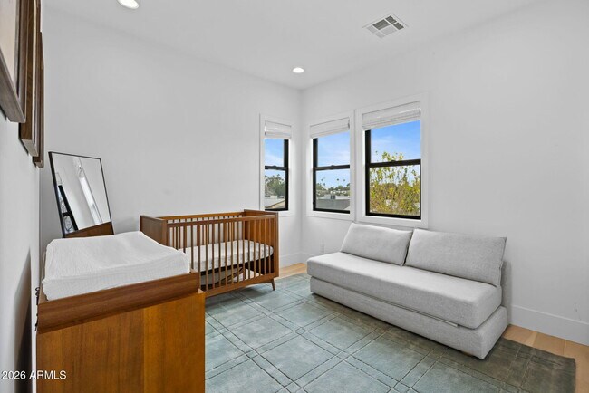 Building Photo - 4145 N 42nd Pl